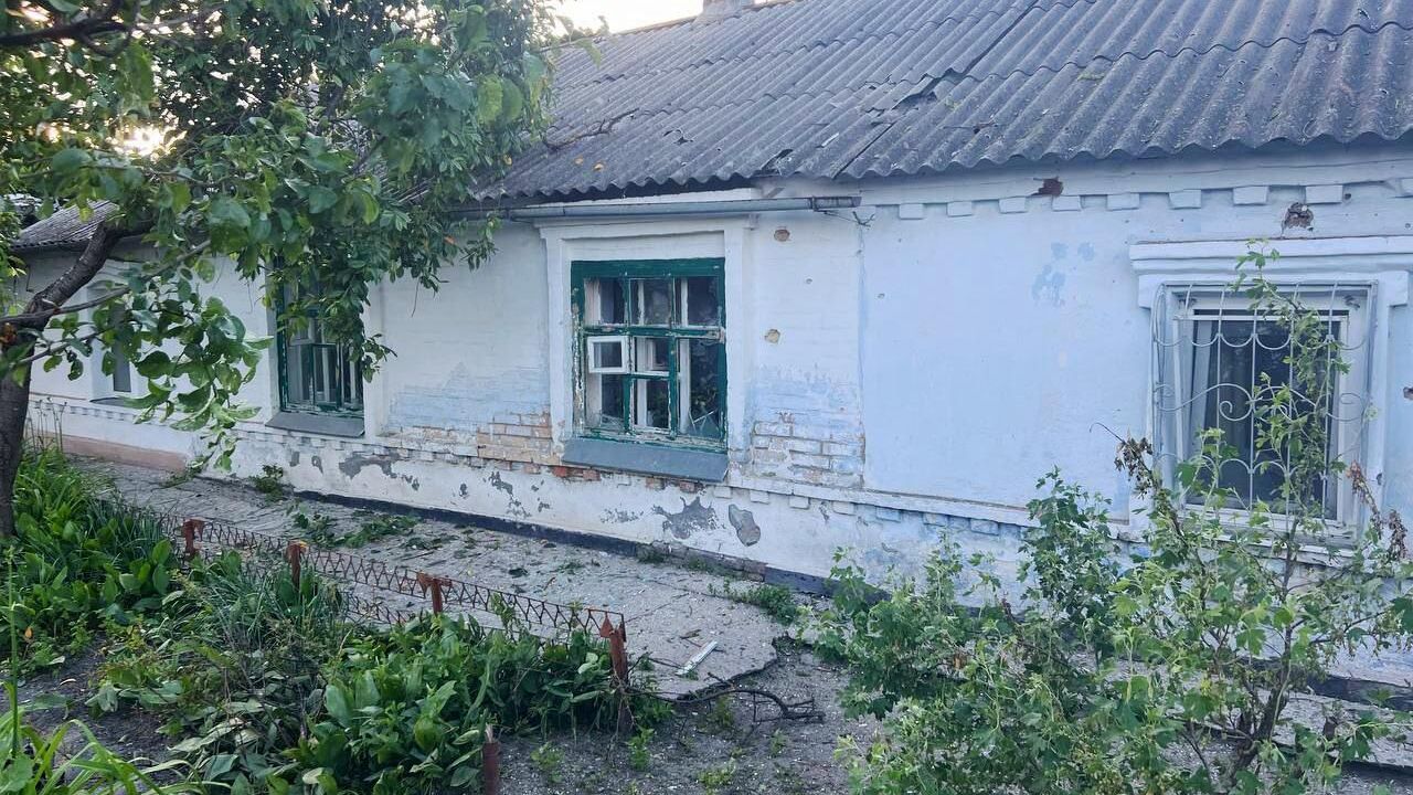 Последствия падения осколков ракет после работы ПВО над Бердянском. 3 июня 2023 Последствия падения осколков ракет после работы ПВО над Бердянском. 3 июня 2023 - РИА Новости, 1920, 03.06.2023