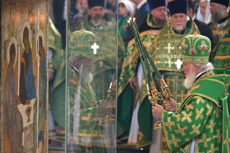 Патриарх Московский и всея Руси Кирилл на патриаршем служении по случаю принесения иконы Святой Троицы в храм Христа Спасителя в Москве Патриарх Московский и всея Руси Кирилл на патриаршем служении по случаю принесения иконы Святой Троицы в храм Христа Спасителя в Москве