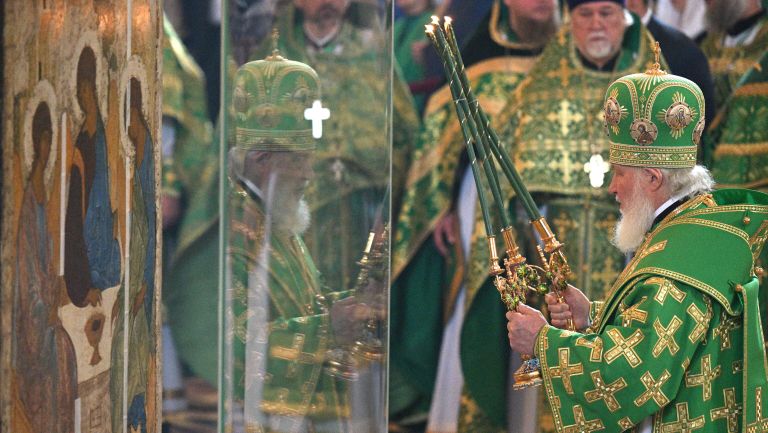 Патриарх Московский и всея Руси Кирилл на патриаршем служении по случаю принесения иконы Святой Троицы в храм Христа Спасителя в Москве