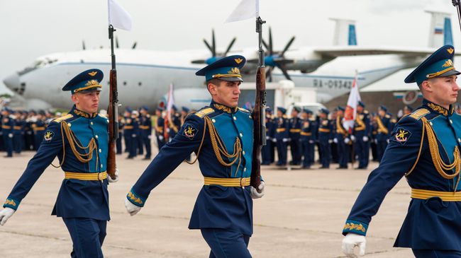 В Твери отметили 80-летие военно-транспортной авиационной Минской дивизии В Твери отметили 80-летие военно-транспортной авиационной Минской дивизии