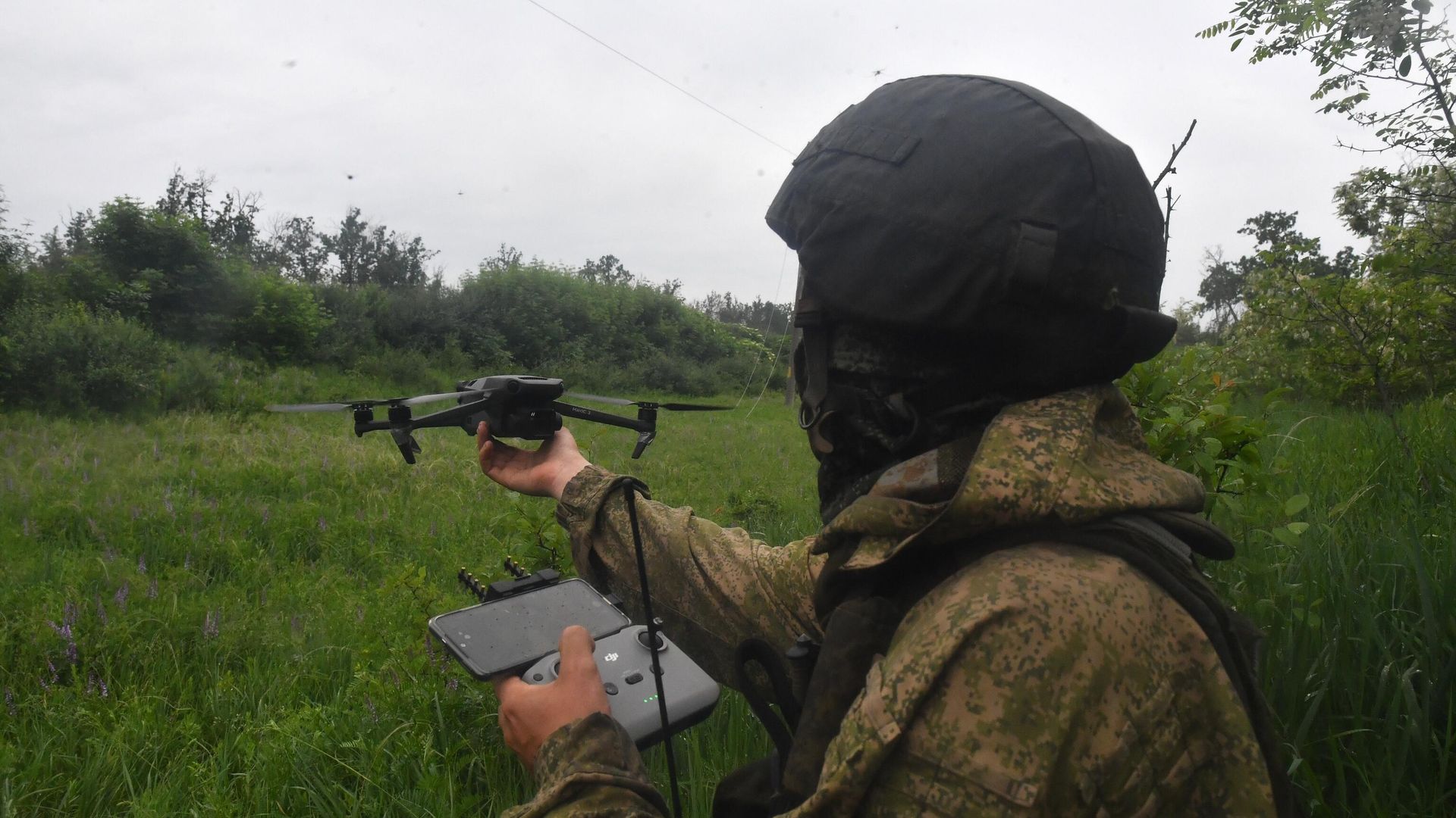 Военнослужащий ВС РФ в зоне проведения СВО Военнослужащий ВС РФ в зоне проведения СВО - РИА Новости, 1920, 11.06.2023
