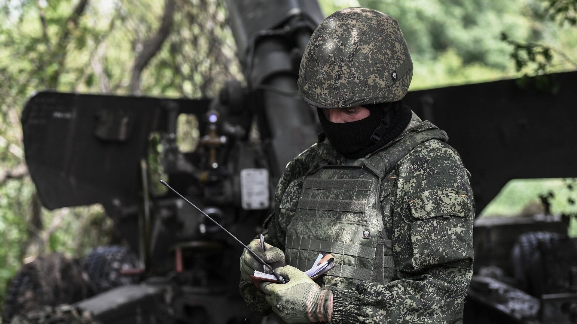 Военнослужащий ВС РФ во время боевой стрельбы Военнослужащий ВС РФ во время боевой стрельбы - РИА Новости, 1920, 13.09.2023