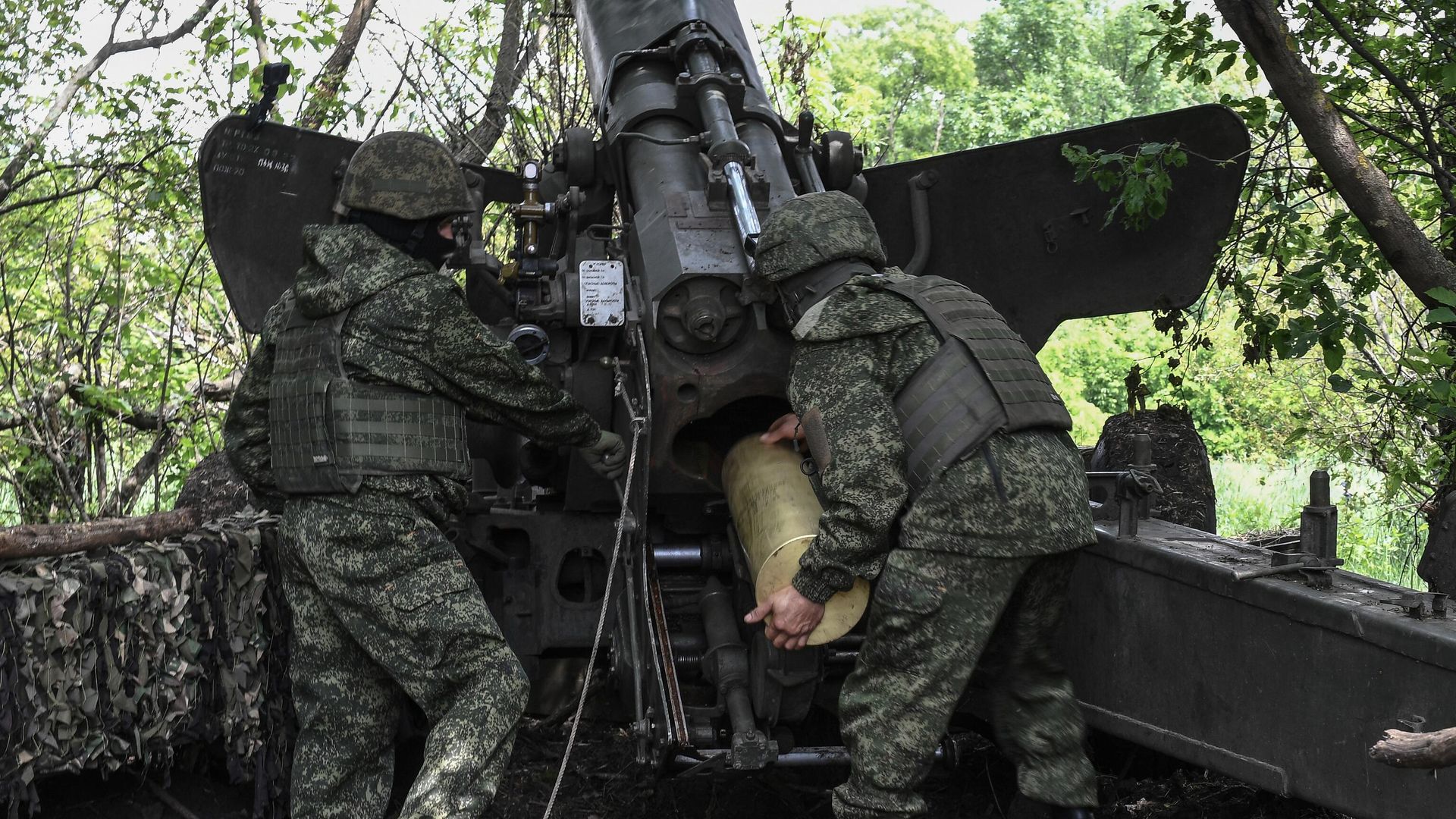 Военнослужащие ВС РФ производят боевую стрельбу из самоходной артиллерийской установки Гиацинт-С Военнослужащие ВС РФ производят боевую стрельбу из самоходной артиллерийской установки Гиацинт-С - РИА Новости, 1920, 28.06.2023