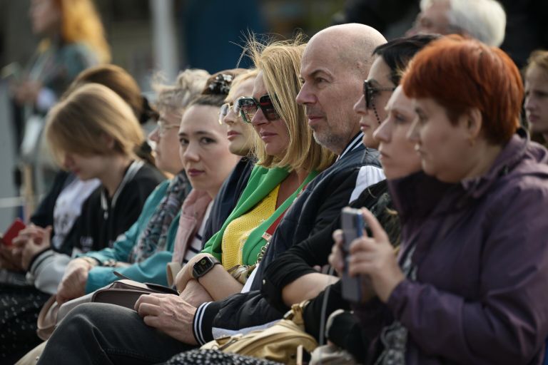 Зрители на презентации мультимедийного спектакля Нюрнберг. Текст на главной сцене книжного фестиваля Красная площадь