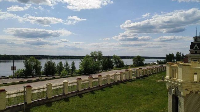Вид с балкона замка Понизовкина Вид с балкона замка Понизовкина