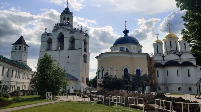 Территория Спасо-Преображенского монастыря Территория Спасо-Преображенского монастыря