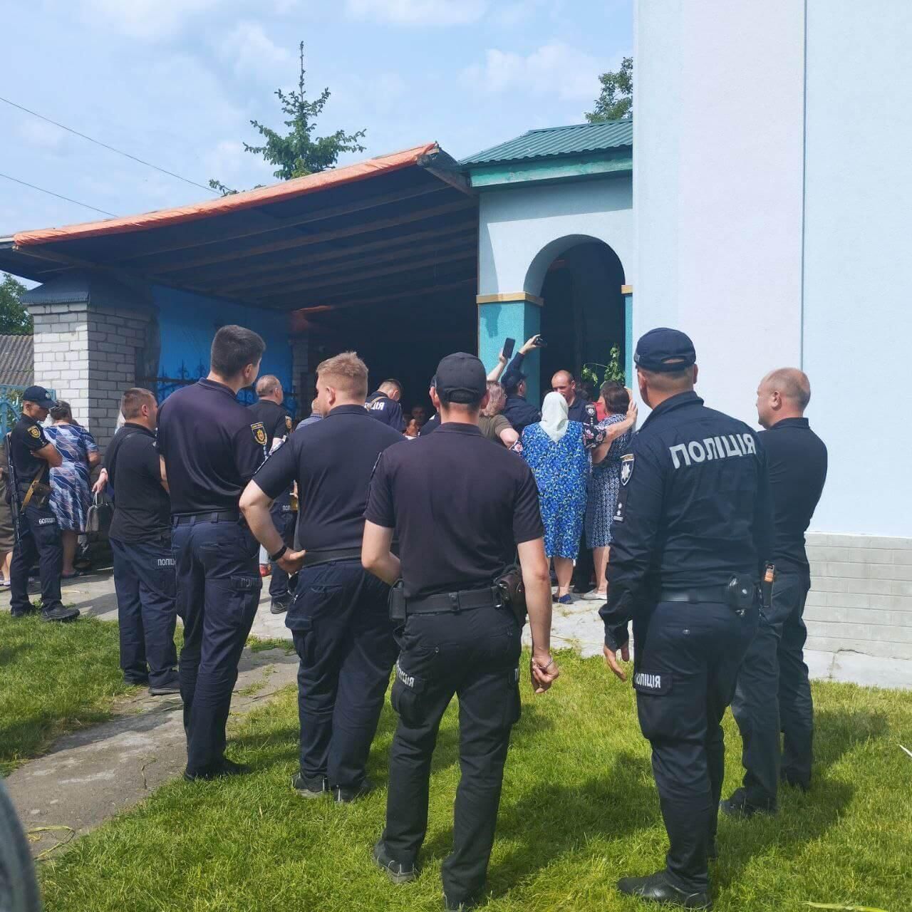 Захват Петропавловского храма в селе Хоров Ровненской области, Украина Захват Петропавловского храма в селе Хоров Ровненской области, Украина - РИА Новости, 1920, 17.06.2025