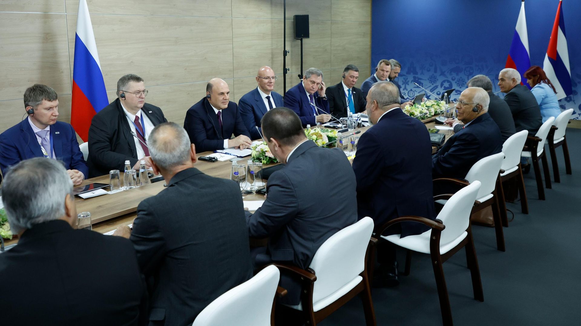 Председатель правительства РФ Михаил Мишустин и премьер-министр Кубы Мануэль Марреро Крус во время двухсторонней встречи в рамках заседания глав делегаций - участников Евразийского межправительственного совета в Сочи Председатель правительства РФ Михаил Мишустин и премьер-министр Кубы Мануэль Марреро Крус во время двухсторонней встречи в рамках заседания глав делегаций - участников Евразийского межправительственного совета в Сочи - РИА Новости, 1920, 07.06.2023