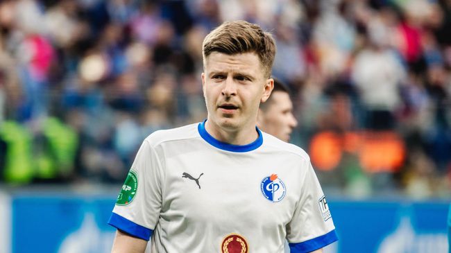 Футболист Факела в матче РПЛ