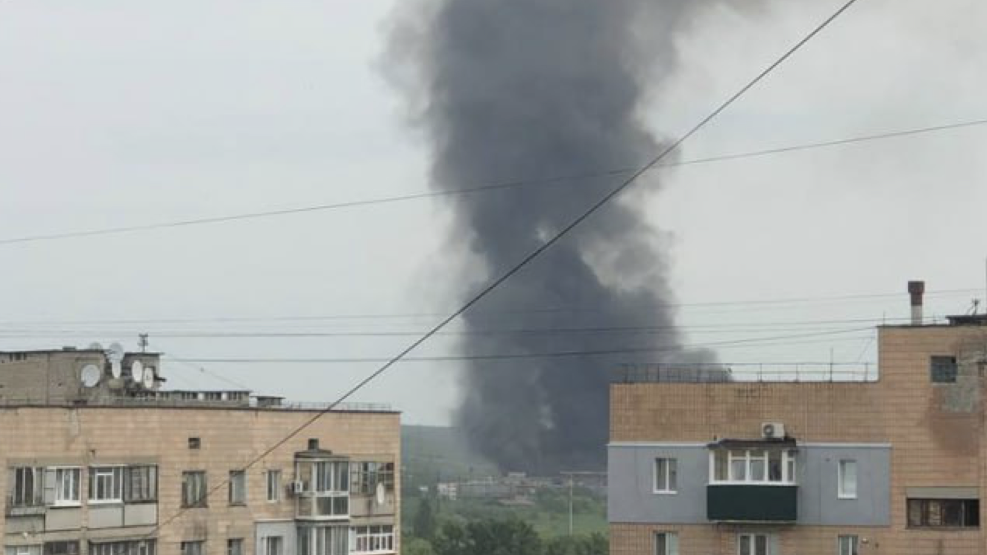 Дым на месте взрыва в Луганске Дым на месте взрыва в Луганске - РИА Новости, 1920, 08.06.2023