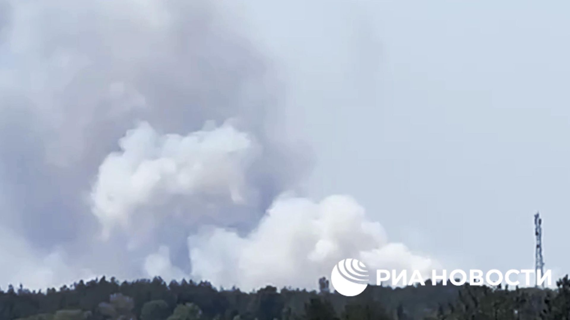 Дым от ударов ВСУ электроподстанции в Корсунке под Новой Каховкой Дым от ударов ВСУ электроподстанции в Корсунке под Новой Каховкой - РИА Новости, 1920, 08.06.2023