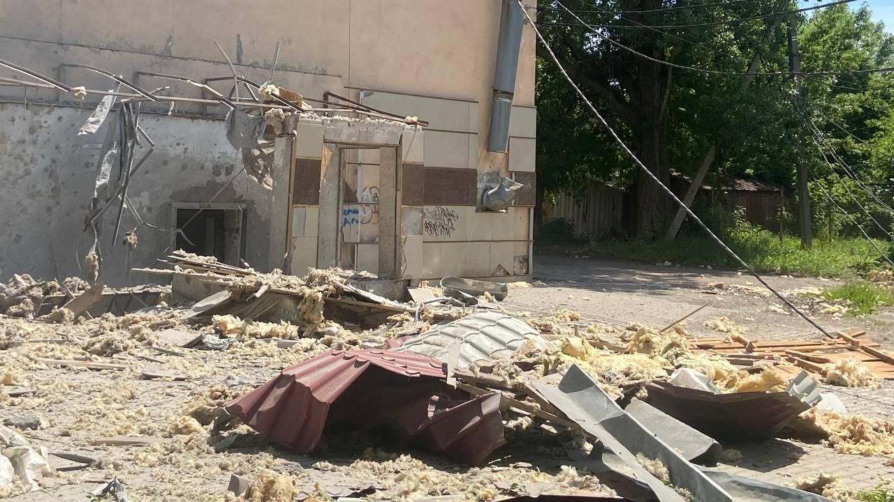 Дворец культуры Шахтер в Горловке, поврежденный обстрелом со стороны ВСУ - РИА Новости, 1920, 04.07.2023
