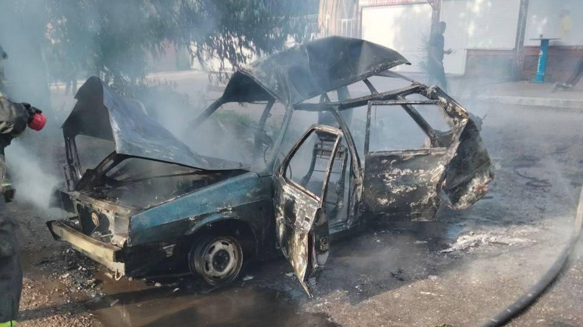 Автомобиль, который взорвался в Бердянске Автомобиль, который взорвался в Бердянске - РИА Новости, 1920, 08.06.2023