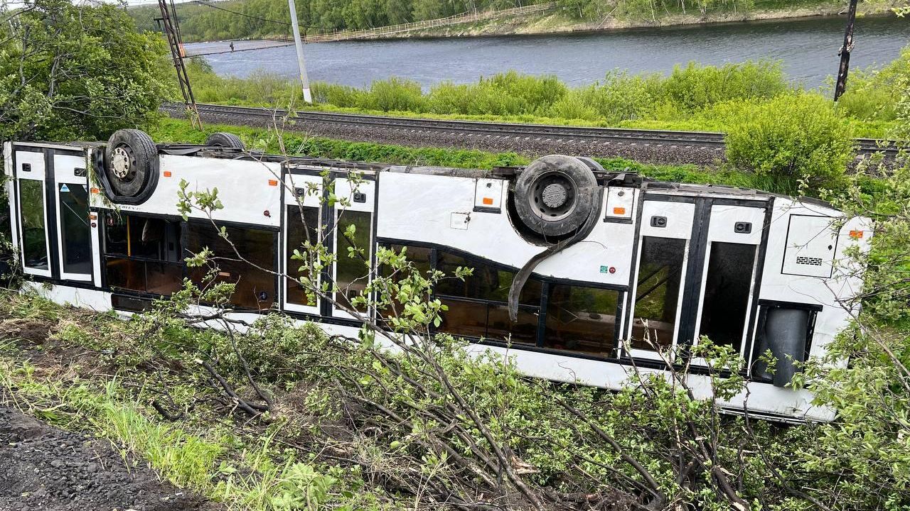 На месте ДТП с рейсовым автобусом в Мурманской области На месте ДТП с рейсовым автобусом в Мурманской области - РИА Новости, 1920, 09.06.2023