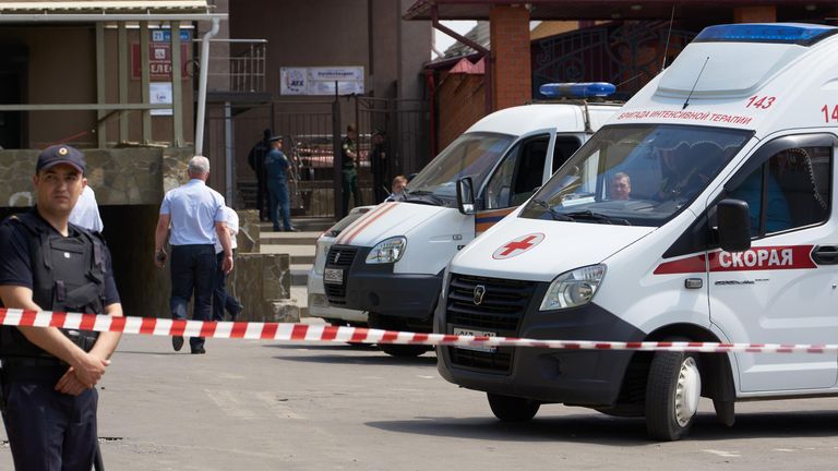 Оцепление возле жилого дома в центре Воронежа, пострадавшего в результате атаки беспилотника Оцепление возле жилого дома в центре Воронежа, пострадавшего в результате атаки беспилотника