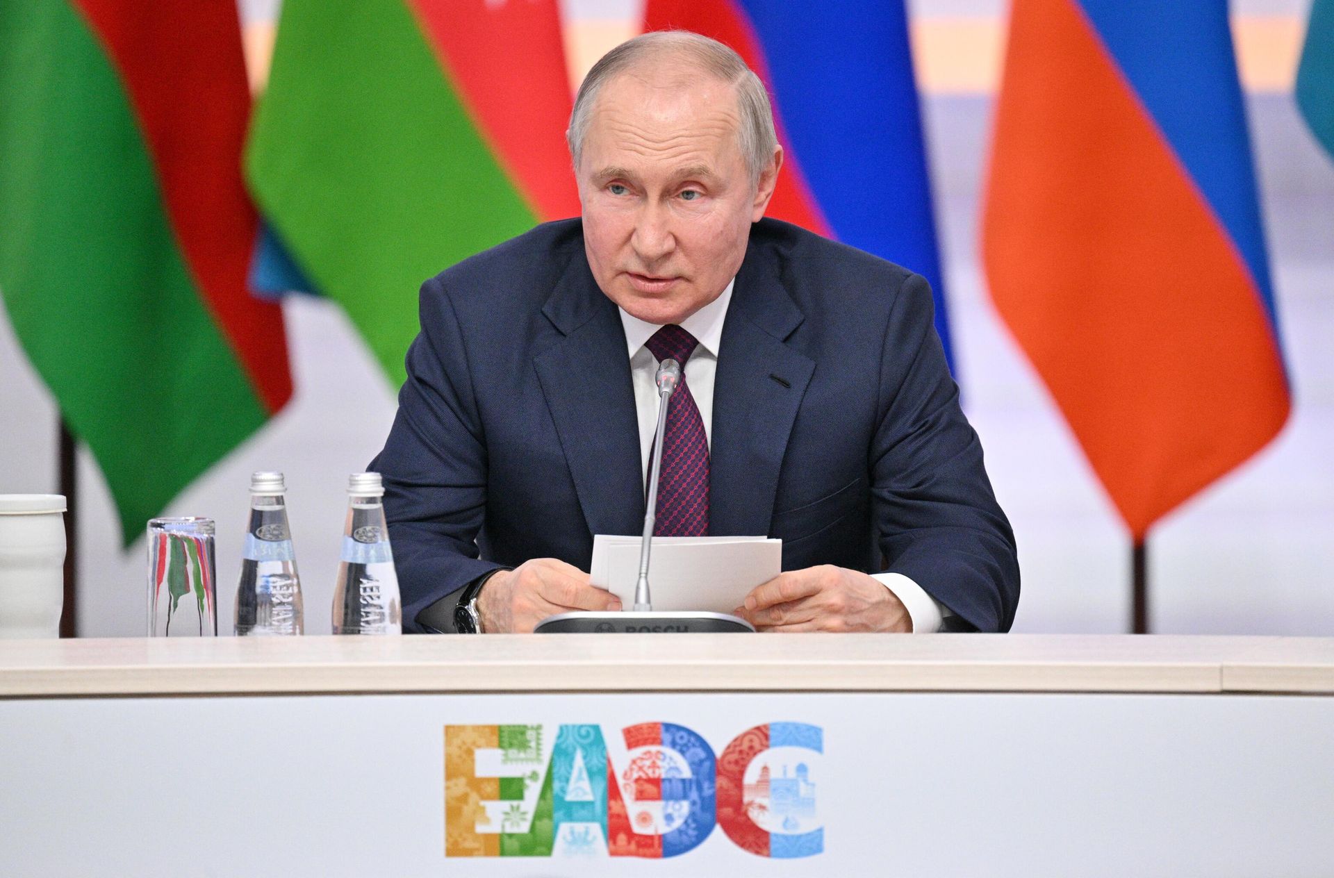 Президент РФ Владимир Путин на встрече с главами, участвующими в заседаниях Евразийского межправительственного совета и совета глав правительств СНГ Президент РФ Владимир Путин на встрече с главами, участвующими в заседаниях Евразийского межправительственного совета и совета глав правительств СНГ - РИА Новости, 1920, 21.11.2023