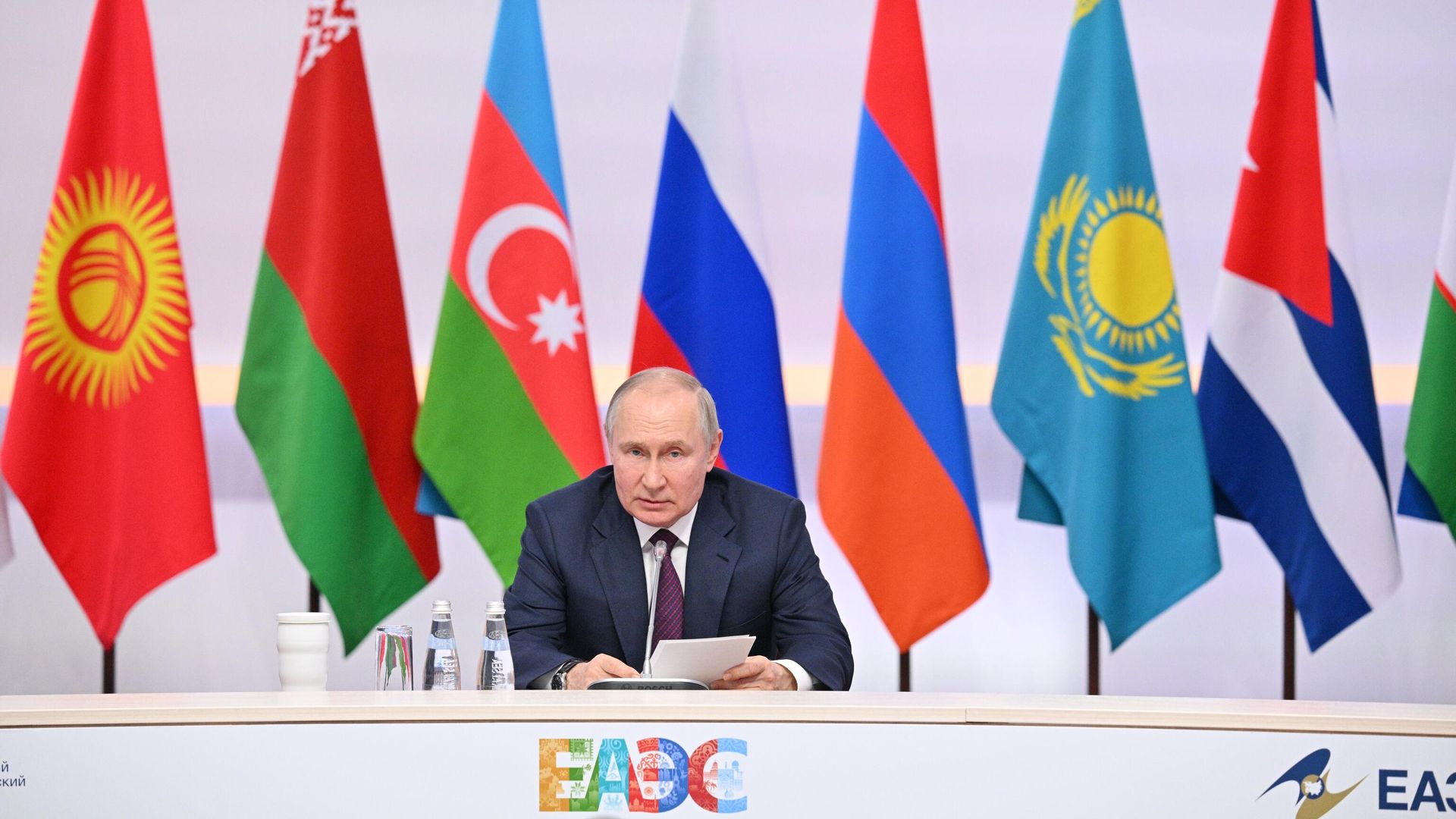 Президент Владимир Путин на встрече с участниками заседаний Евразийского межправительственного совета и Совета глав правительств СНГ Президент Владимир Путин на встрече с участниками заседаний Евразийского межправительственного совета и Совета глав правительств СНГ - РИА Новости, 1920, 09.06.2023