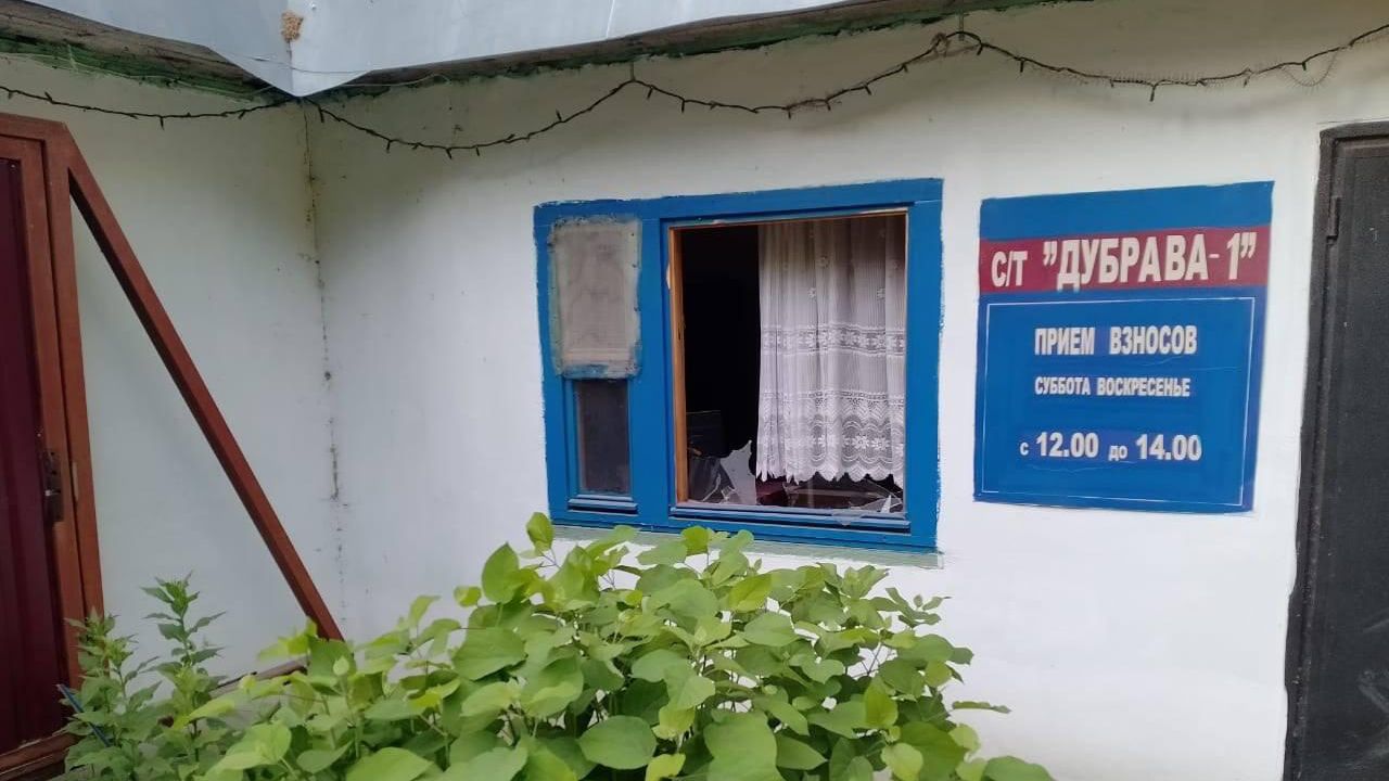 Садовые домики в Калужской области, поврежденные после падения БПЛА Садовые домики в Калужской области, поврежденные после падения БПЛА - РИА Новости, 1920, 11.06.2023