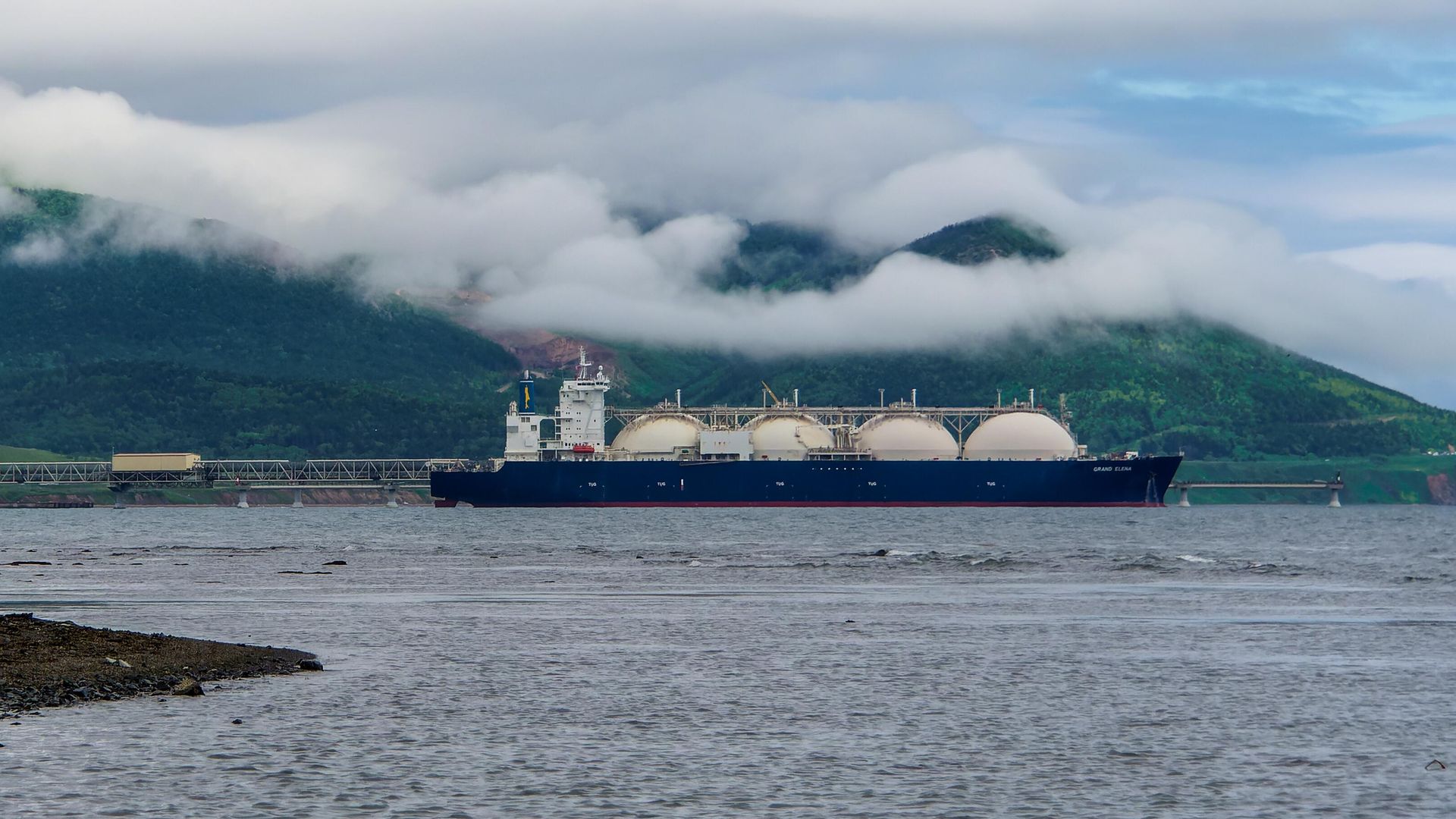 Танкер-газовоз Grand Elena у причала завода по производству СПГ в п. Пригородное - РИА Новости, 1920, 03.11.2023