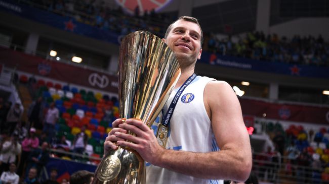 Игрок БК Зенит Сергей Моня Игрок БК Зенит Сергей Моня
