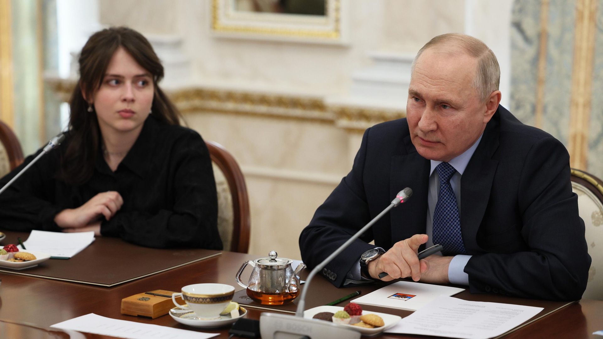 Президент РФ Владимир Путин во время встречи с военными корреспондентами в Кремле Президент РФ Владимир Путин во время встречи с военными корреспондентами в Кремле - РИА Новости, 1920, 13.06.2023