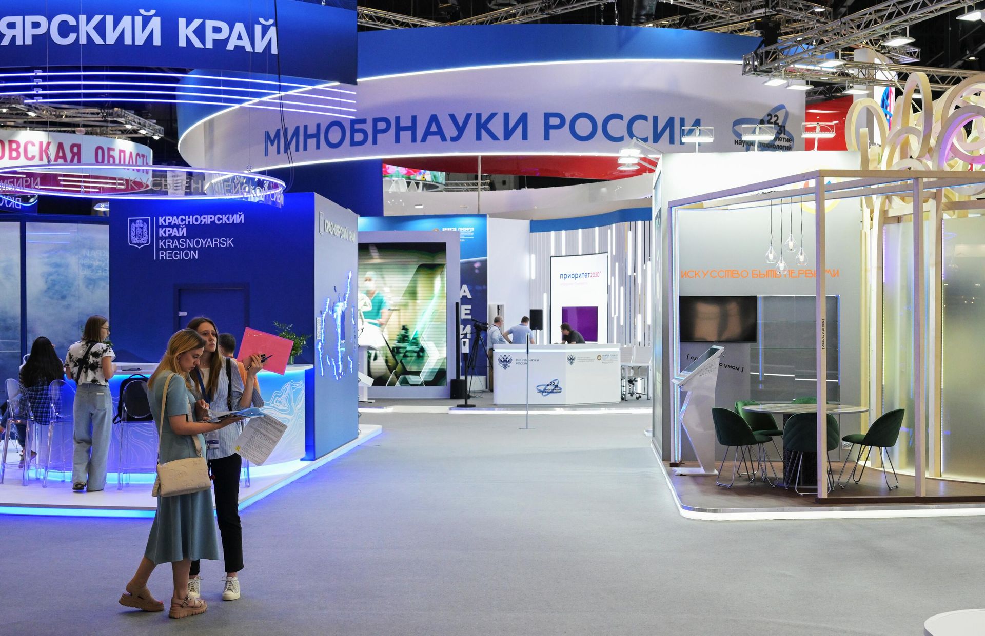 Стенд Минобрнауки России на ПМЭФ-2023 Стенд Минобрнауки России на ПМЭФ-2023 - РИА Новости, 1920, 06.05.2026