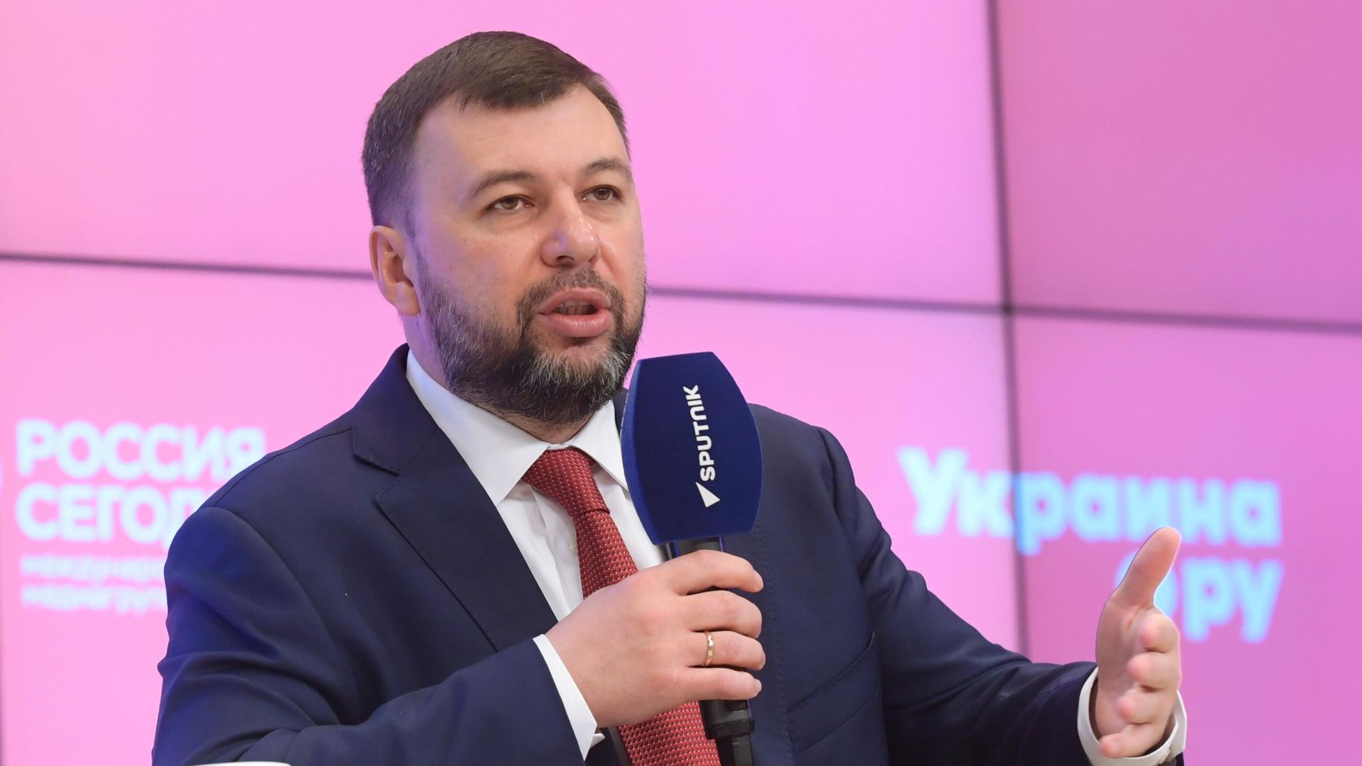 Временно исполняющий обязанности главы Донецкой Народной Республики Денис Пушилин - РИА Новости, 1920