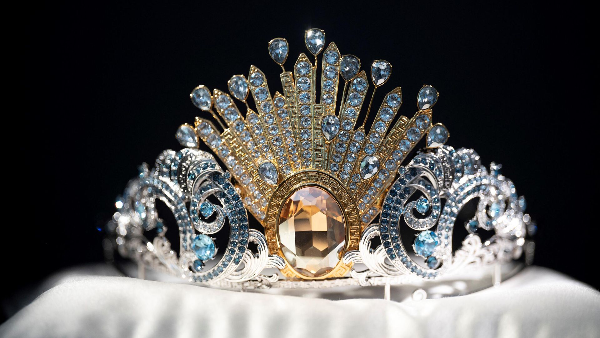 Коронная тиара в музее Хрустальные миры Swarovski Коронная тиара в музее Хрустальные миры Swarovski - РИА Новости, 1920, 14.06.2023