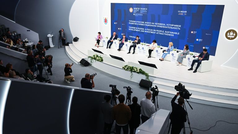 Сессия Туризм в России: фокус на человека, устойчивость развития и инвестиционную привлекательность Сессия Туризм в России: фокус на человека, устойчивость развития и инвестиционную привлекательность