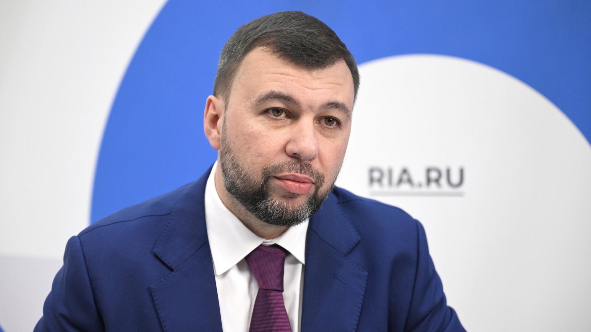 Временно исполняющий обязанности главы Донецкой Народной Республики Денис Пушилин на ПМЭФ-2023 у стенда РИА Новости Временно исполняющий обязанности главы Донецкой Народной Республики Денис Пушилин на ПМЭФ-2023 у стенда РИА Новости - РИА Новости, 1920, 13.09.2023