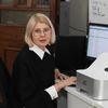 Анна Шиповская просматривает научные результаты молодых ученых по исследованию биоцидной активности наночастиц аспартата хитозана Анна Шиповская просматривает научные результаты молодых ученых по исследованию биоцидной активности наночастиц аспартата хитозана