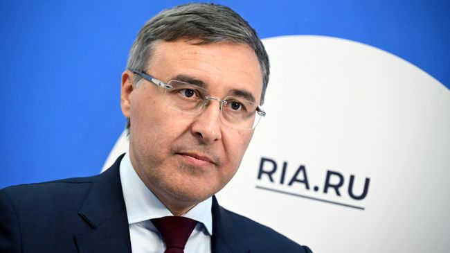 Министр науки и высшего образования Российской Федерации Валерий Фальков на ПМЭФ-2023, у стенда РИА Новости