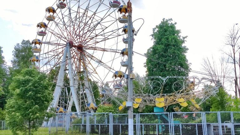 Колесо обозрения в городском саду Твери Колесо обозрения в городском саду Твери