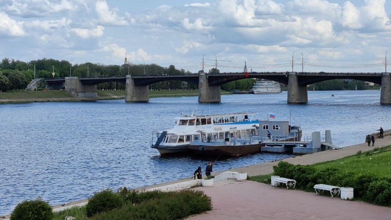 Посадка на кораблик, курсирующий по Волге в Твери Посадка на кораблик, курсирующий по Волге в Твери