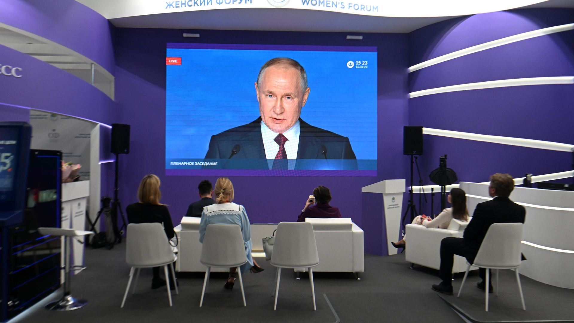 Трансляция выступления президента России Владимира Путина на ПМЭФ Трансляция выступления президента России Владимира Путина на ПМЭФ - РИА Новости, 1920, 22.06.2023