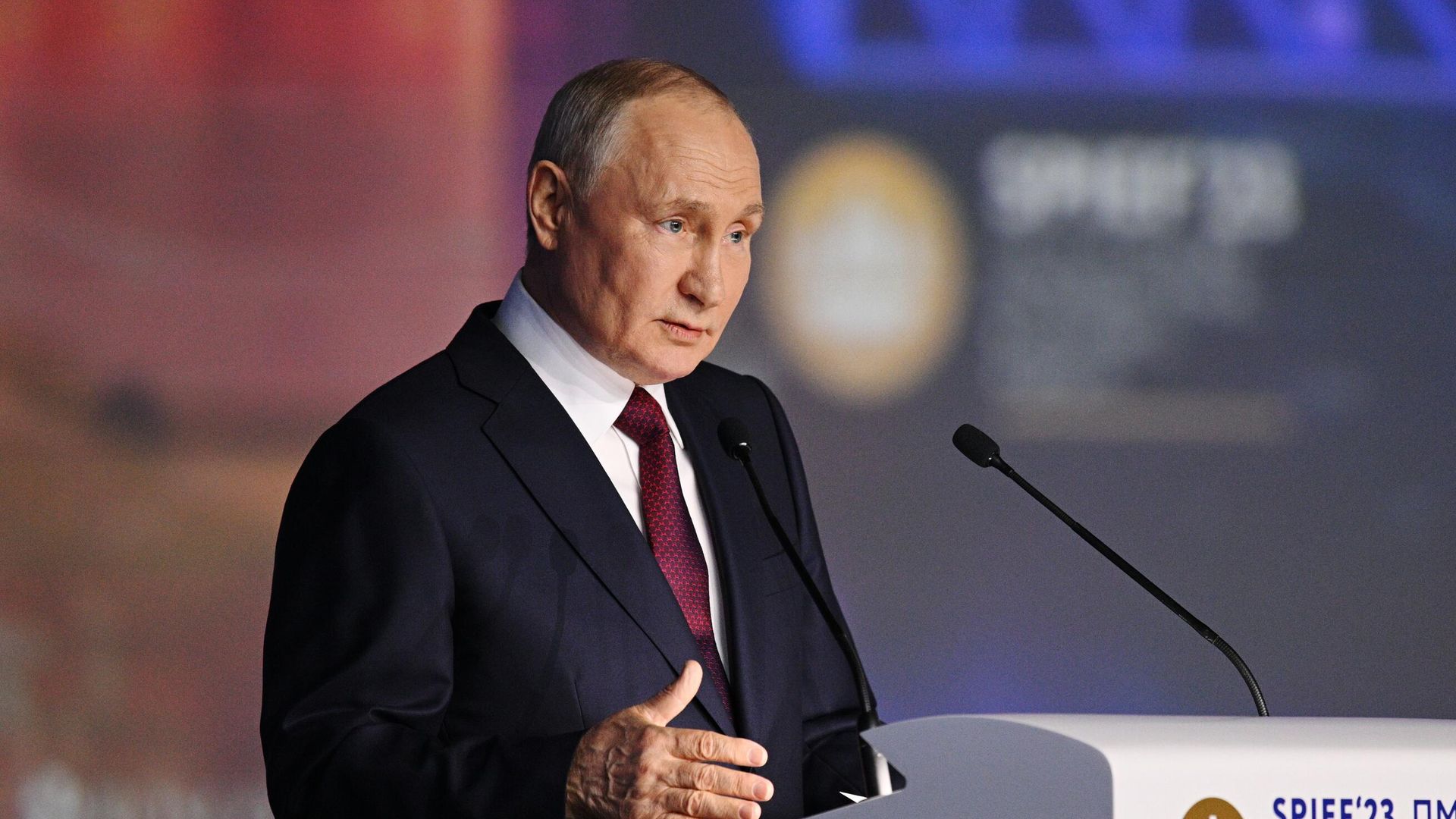 Президент РФ Владимир Путин выступает на пленарном заседании Петербургского международного экономического форума Президент РФ Владимир Путин выступает на пленарном заседании Петербургского международного экономического форума - РИА Новости, 1920, 16.06.2023