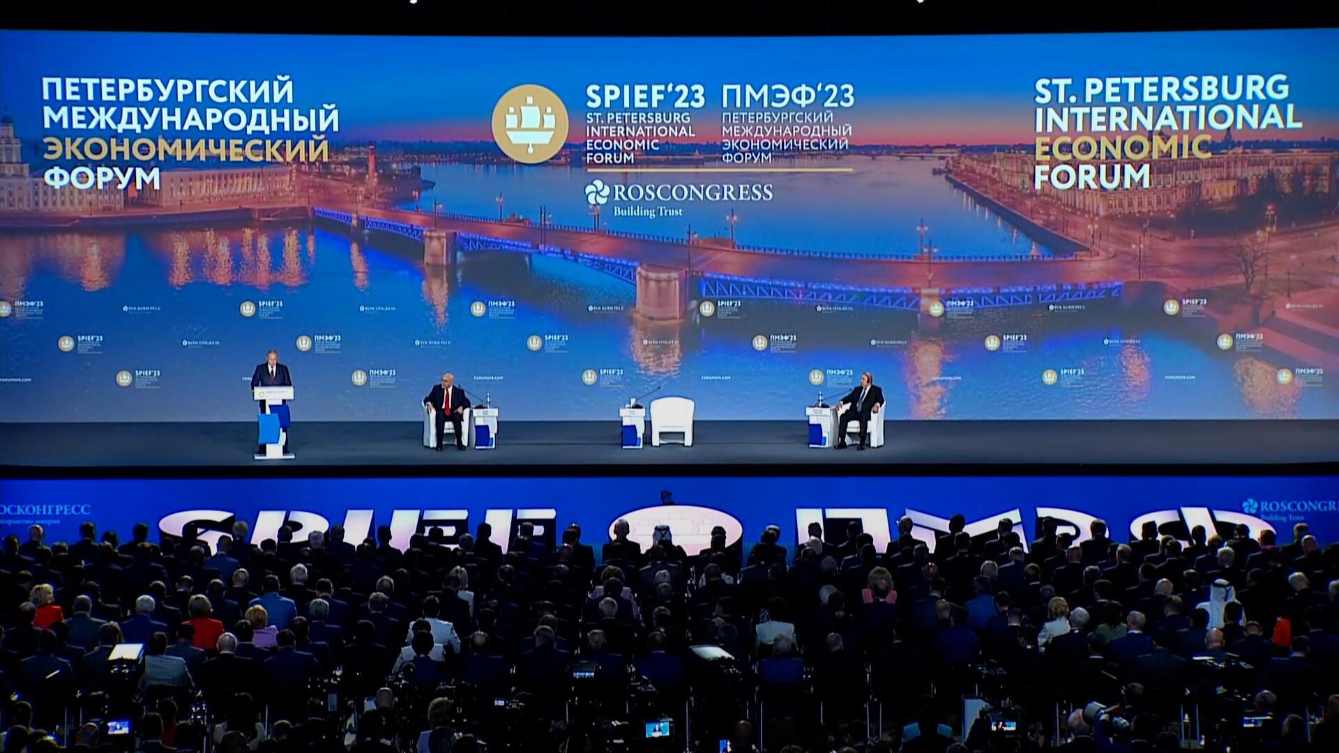 Путин о товарообороте со странами, которые не поддаются хамскому давлению Путин о товарообороте со странами, которые не поддаются хамскому давлению - РИА Новости, 1920, 16.06.2023