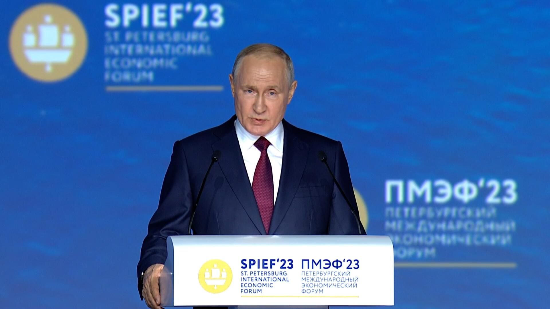 Путин: Предлагаю объявить амнистию бизнесу по вынужденным валютным нарушениям Путин: Предлагаю объявить амнистию бизнесу по вынужденным валютным нарушениям - РИА Новости, 1920, 16.06.2023