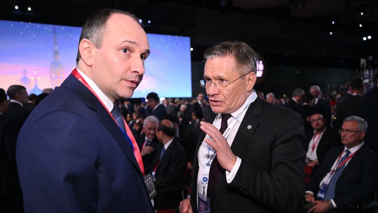 Генеральный директор госкорпорации Росатом Алексей Лихачев перед пленарным заседанием