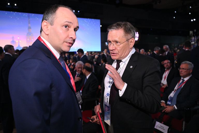 Генеральный директор госкорпорации Росатом Алексей Лихачев перед пленарным заседанием Генеральный директор госкорпорации Росатом Алексей Лихачев перед пленарным заседанием