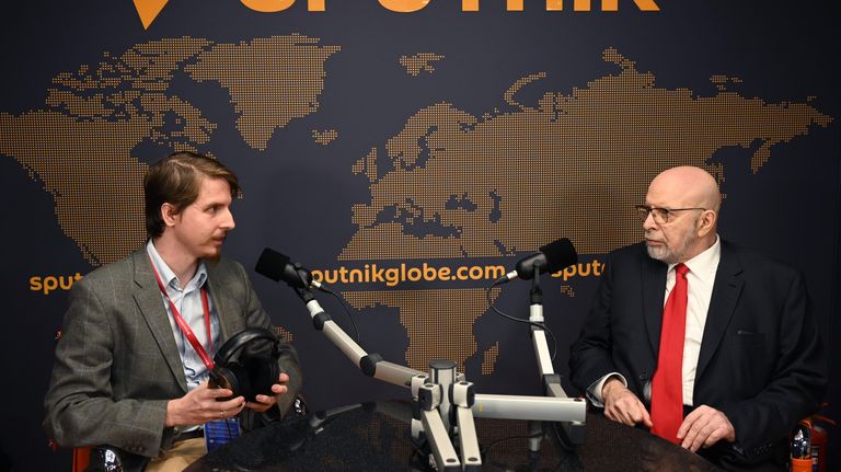 Политолог, президент Центра национальных интересов Дмитрий Саймс Политолог, президент Центра национальных интересов Дмитрий Саймс