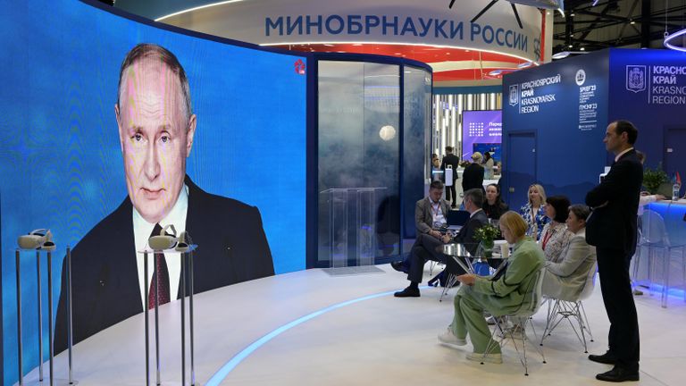 Трансляция выступления президента РФ В. Путина на пленарном заседании в конгрессно-выставочном центре Экспофорум Трансляция выступления президента РФ В. Путина на пленарном заседании в конгрессно-выставочном центре Экспофорум