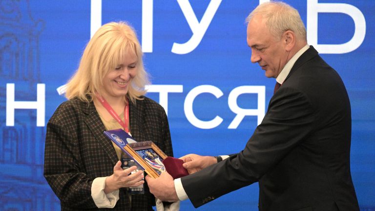 Торжественная церемония награждения победителей юбилейного, двадцатого конкурса Моя страна - моя Россия Торжественная церемония награждения победителей юбилейного, двадцатого конкурса Моя страна - моя Россия