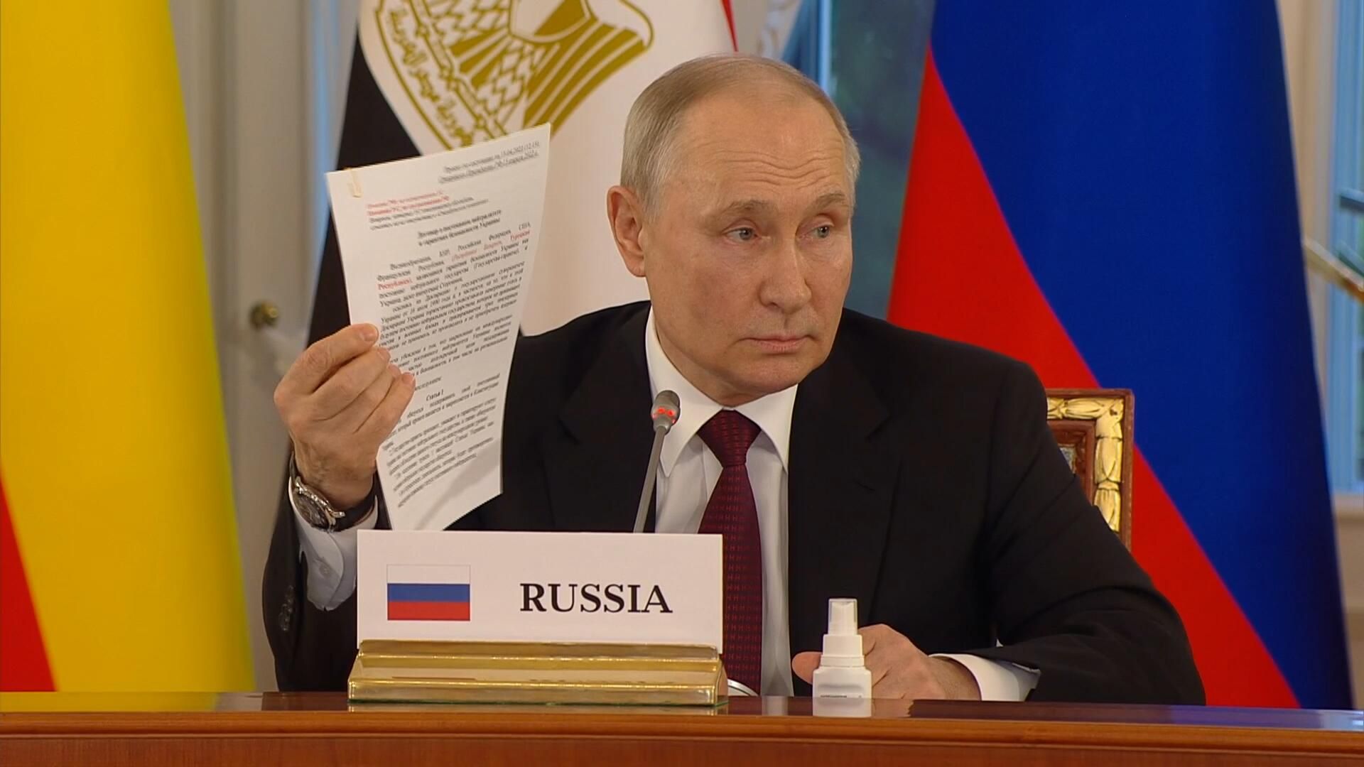 Выбросили все на свалку истории – Путин о заключенных с Украиной договоренностях Выбросили все на свалку истории – Путин о заключенных с Украиной договоренностях - РИА Новости, 1920, 17.06.2023