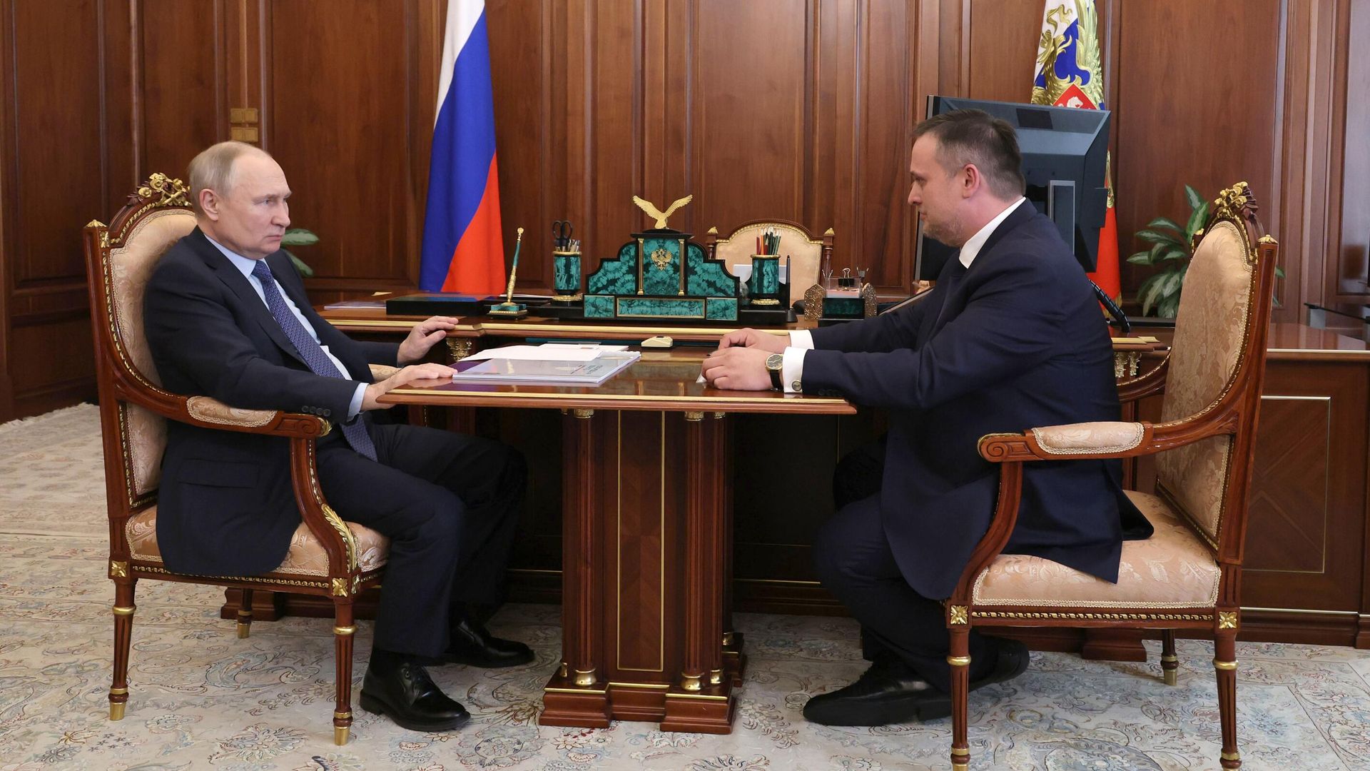 Президент РФ Владимир Путин и губернатор Новгородской области Андрей Никитин во время встречи - РИА Новости, 1920, 19.06.2023