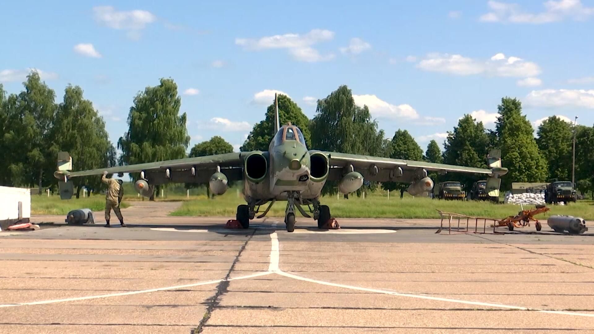 Кадры штурмовика Су-25, совершившего более 200 боевых вылетов Кадры штурмовика Су-25, совершившего более 200 боевых вылетов - РИА Новости, 1920, 20.06.2023
