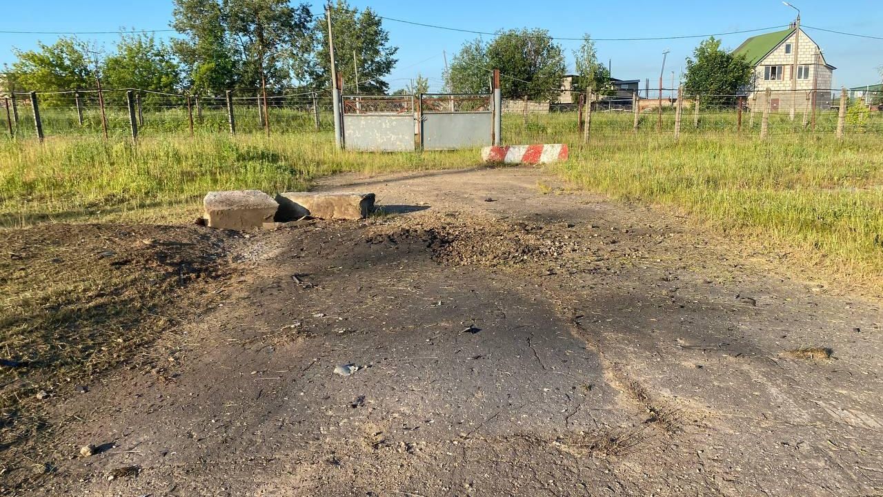 Место падения беспилотника у складов рядом с поселком Калининец Место падения беспилотника у складов рядом с поселком Калининец - РИА Новости, 1920, 21.06.2023