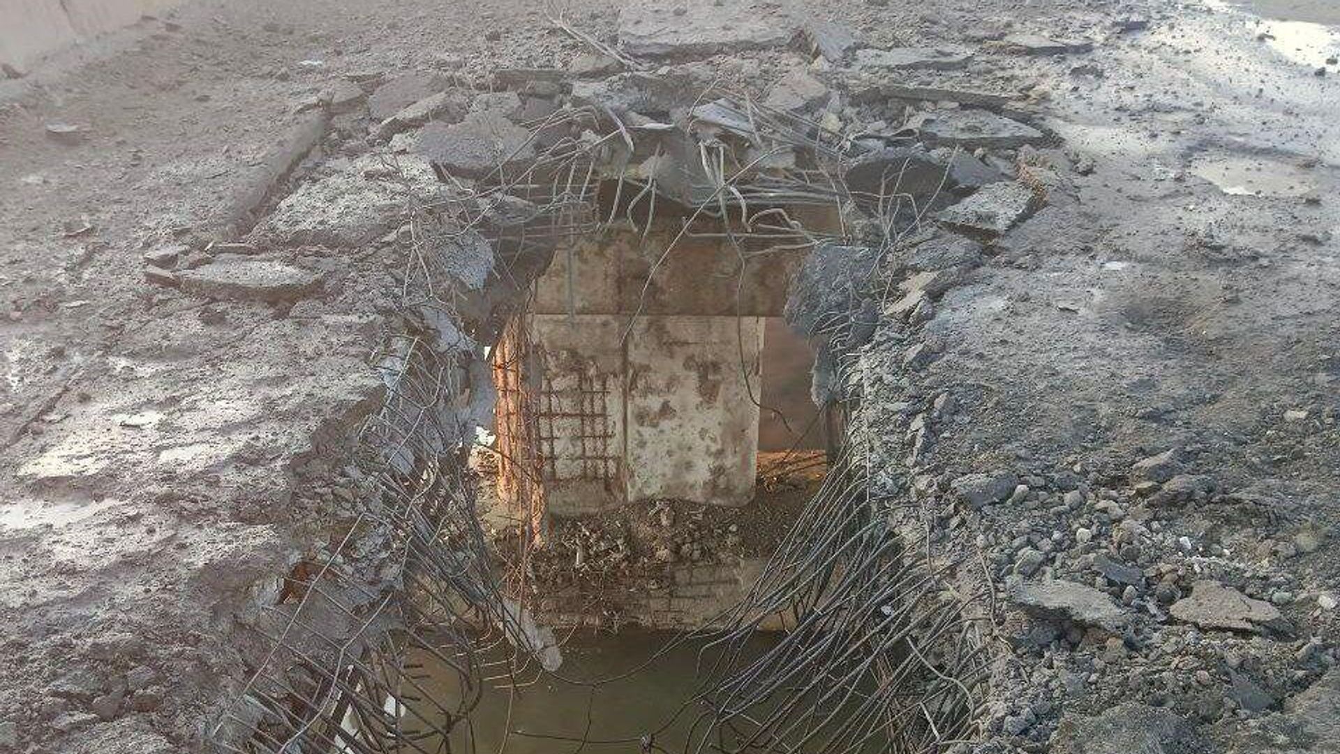 Повреждения моста на административной границе между Херсонской областью и Крымом после обстрела со стороны ВСУ Повреждения моста на административной границе между Херсонской областью и Крымом после обстрела со стороны ВСУ - РИА Новости, 1920, 22.06.2023