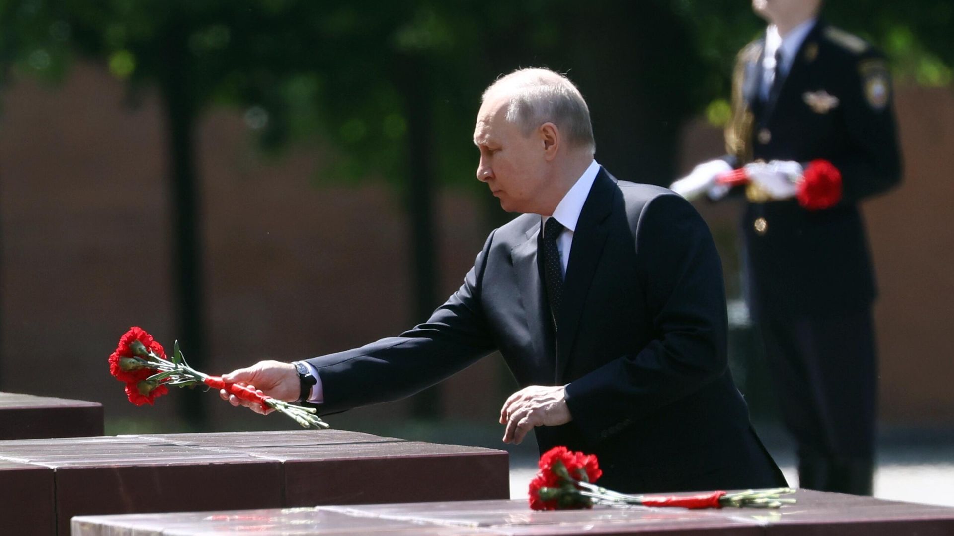 Президент РФ Владимир Путин на церемонии возложения цветов к Могиле Неизвестного Солдата в Александровском саду в День памяти и скорби. 22 июня 2023 Президент РФ Владимир Путин на церемонии возложения цветов к Могиле Неизвестного Солдата в Александровском саду в День памяти и скорби. 22 июня 2023 - РИА Новости, 1920, 22.06.2023