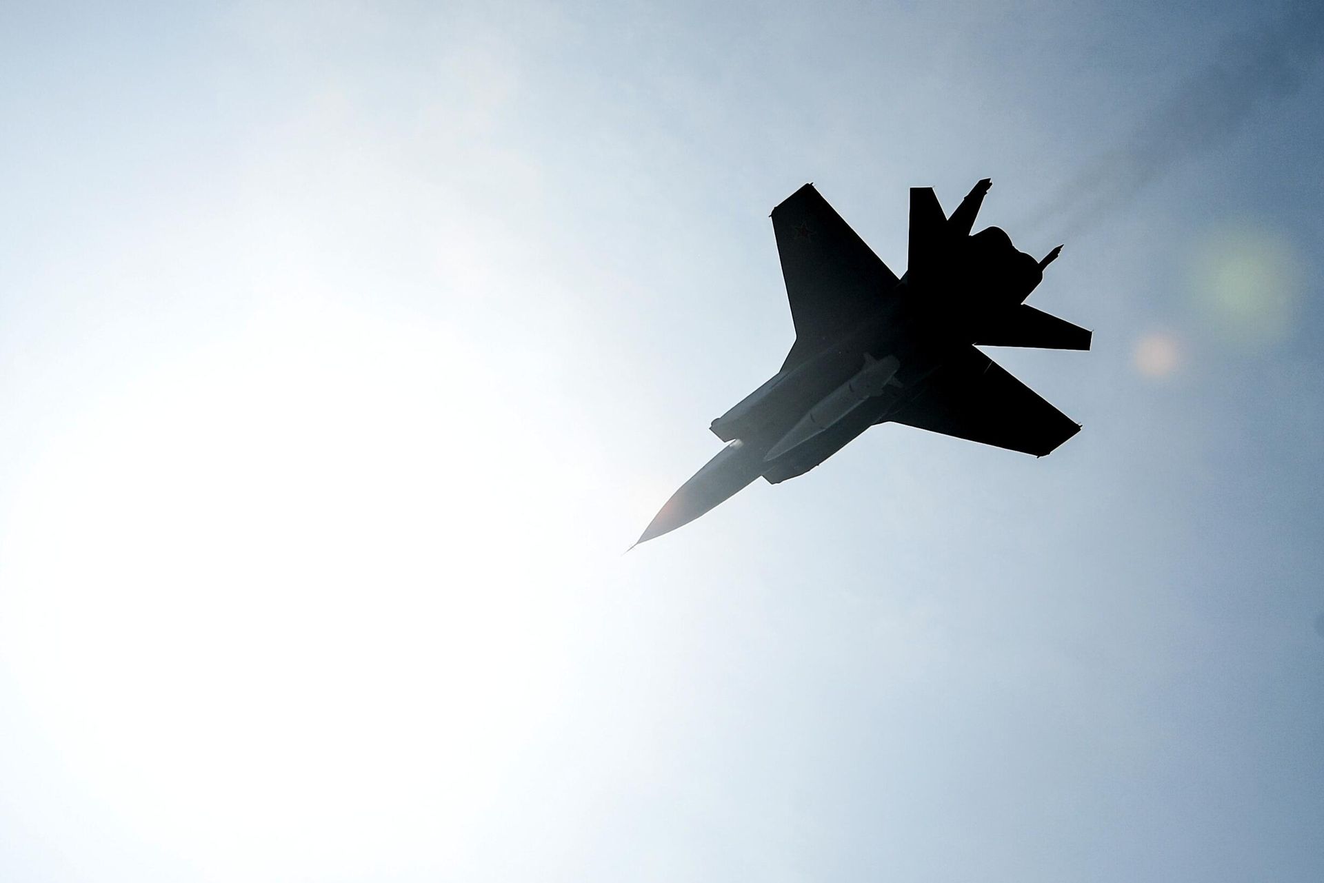 Многоцелевой истребитель МиГ-31 с гиперзвуковой ракетой Кинжал Многоцелевой истребитель МиГ-31 с гиперзвуковой ракетой Кинжал - РИА Новости, 1920, 07.07.2023